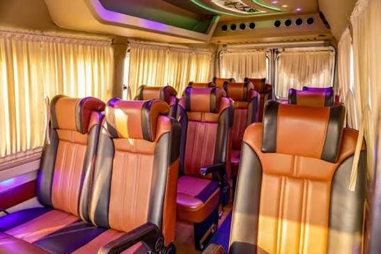 22 Seater Tempo Traveller