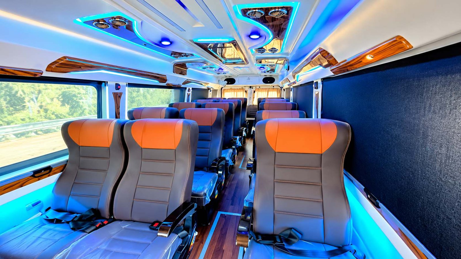15 Seater Tempo Traveller